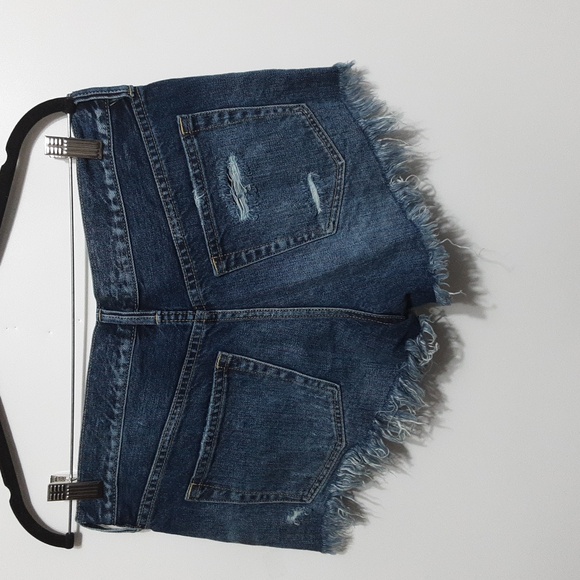 WeThe Free Women's 28 High Rise Distress Short ( Sold Separately ) - Picture 4 of 10